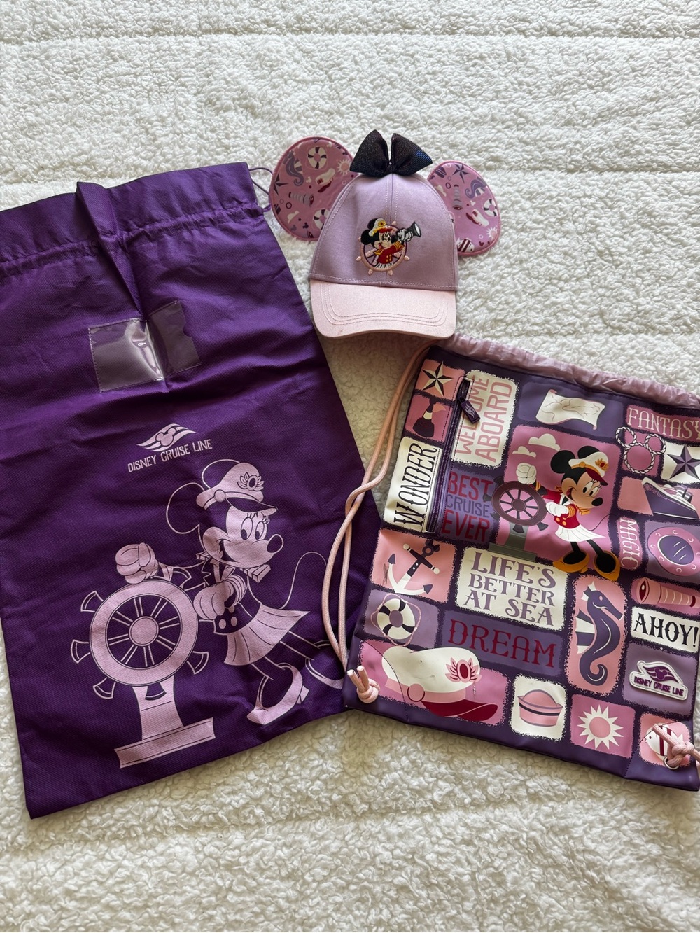 Disney Cruise Line Minnie Mouse Purple Drawstring Bag & Hat Set